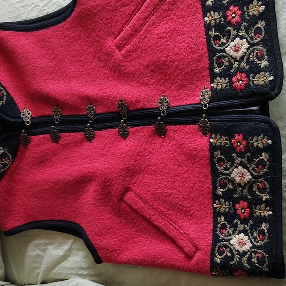 Icelandic Design Lined Red Wool Embellished Hook Closure Vest Size L - Picture 3 of 6